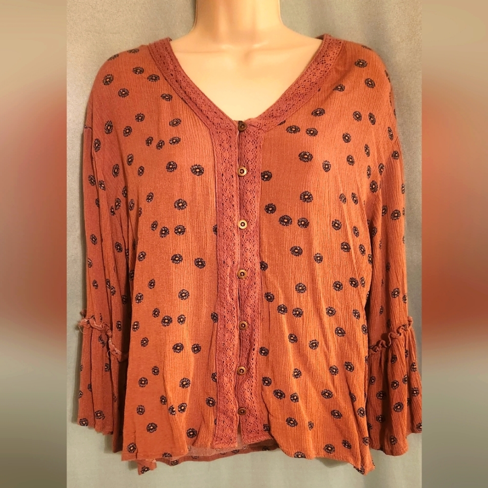 Sunflower shirt with flared sleeves